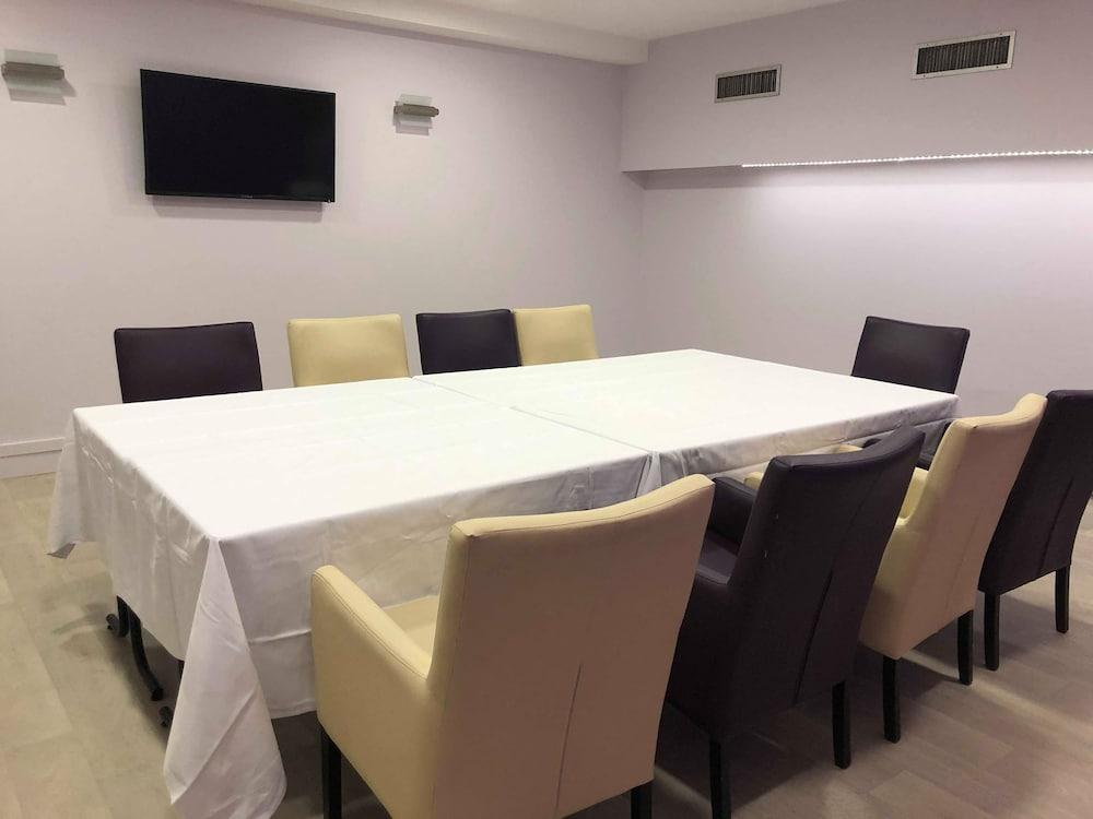 Compiègne Logis - Hotel Du Nord Et Restaurant La Table D'Elisa מראה חיצוני תמונה