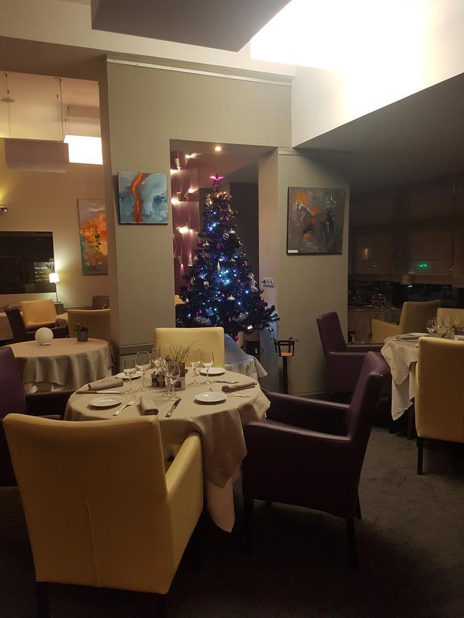 Compiègne Logis - Hotel Du Nord Et Restaurant La Table D'Elisa מראה חיצוני תמונה