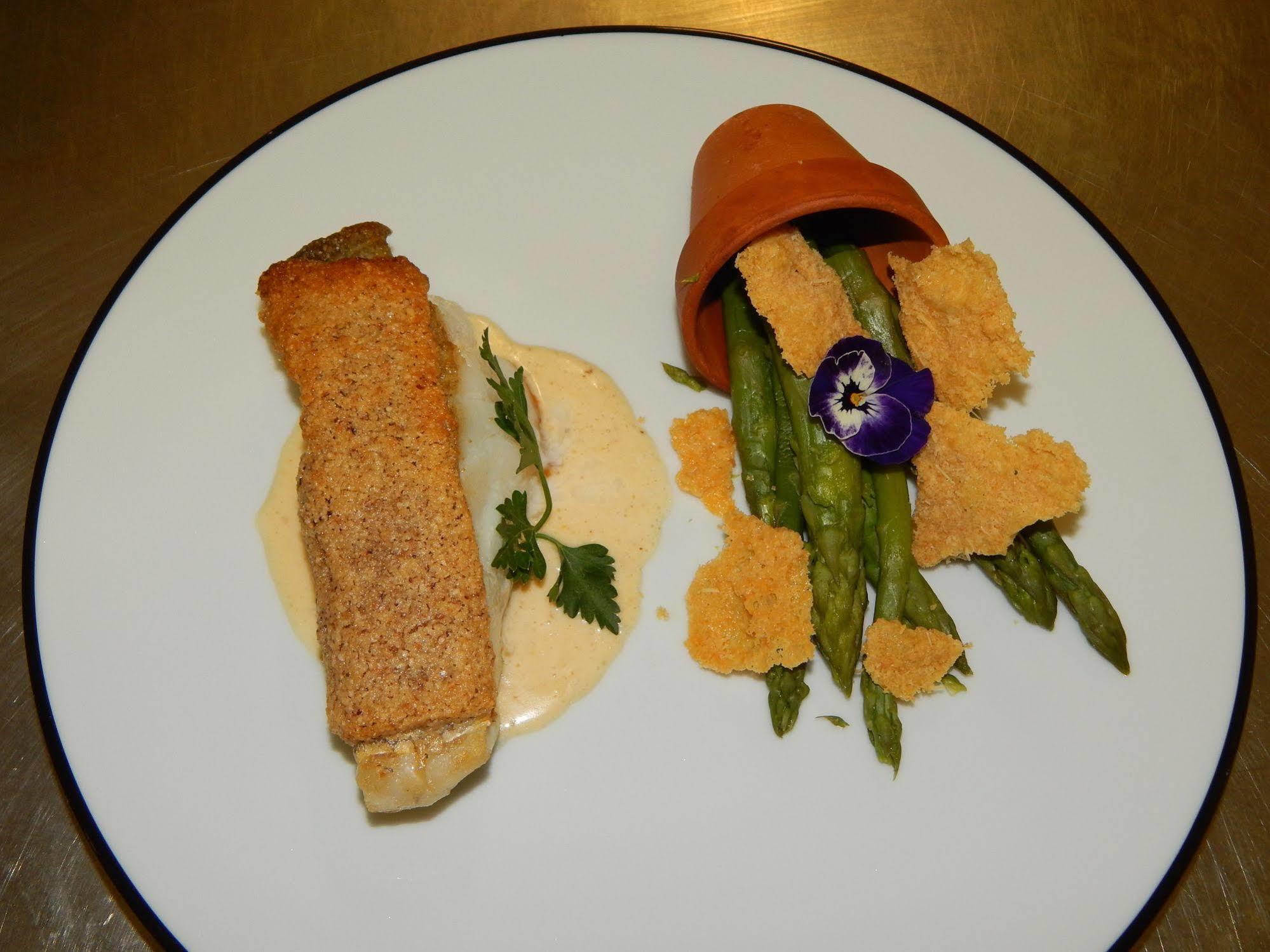 Compiègne Logis - Hotel Du Nord Et Restaurant La Table D'Elisa מראה חיצוני תמונה